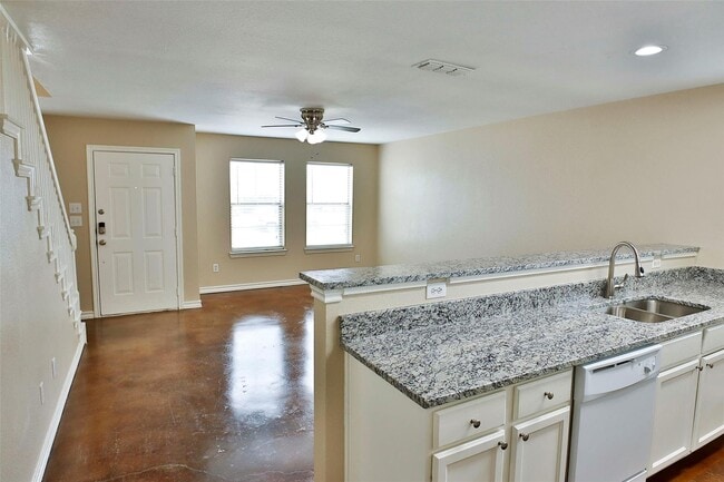Building Photo - ? Spacious & Stylish 4-Bedroom Duplex?