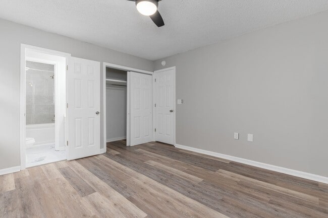 Building Photo - 216 Cross Hill Rd