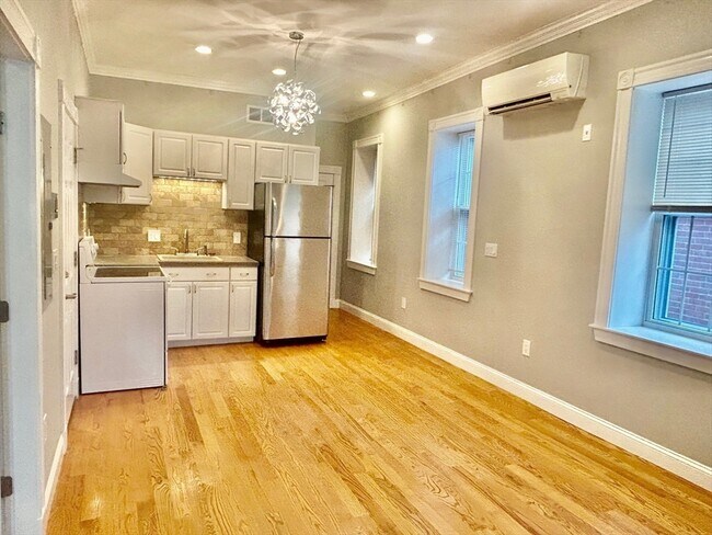 Building Photo - 63 Frankfort St