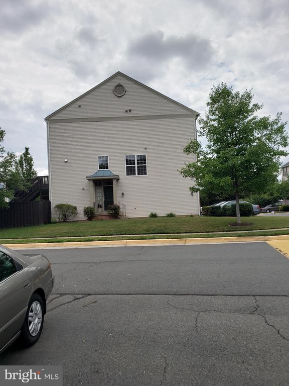 Building Photo - 45515 Cambers Trail Terrace