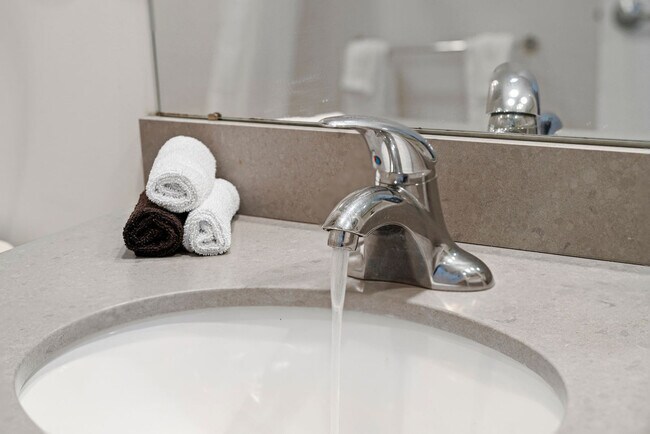 Building Photo - 601 Albany St