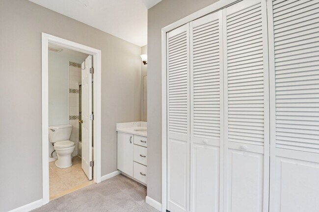 Building Photo - This is Reston living at its finest!