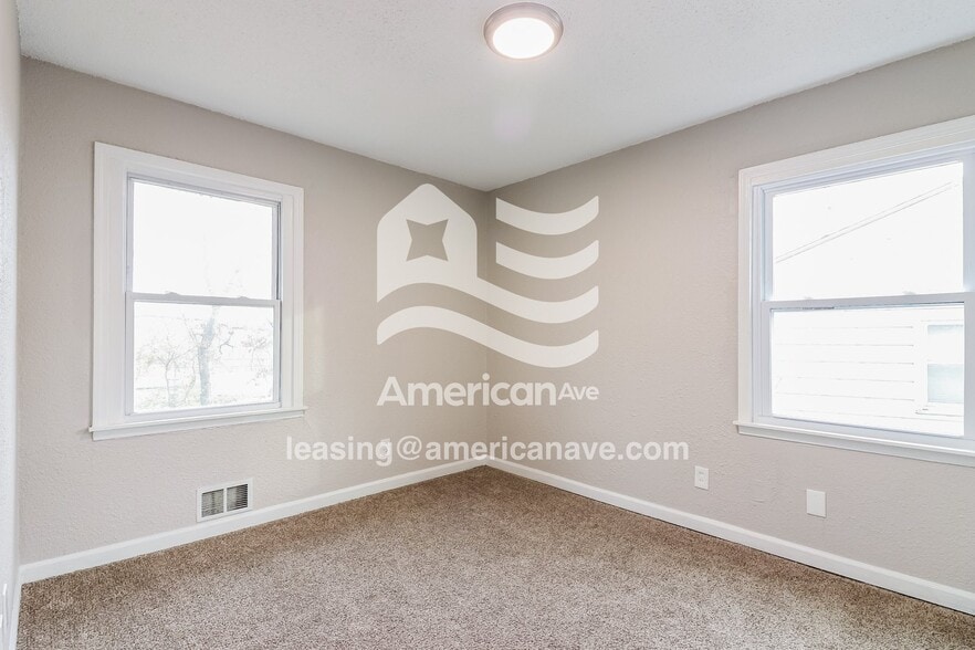 Building Photo - 7025 Monroe Ave