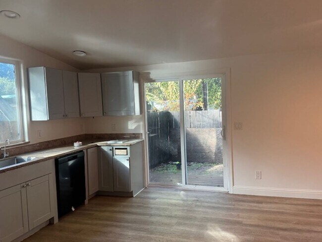 Building Photo - Cachagua (18800)