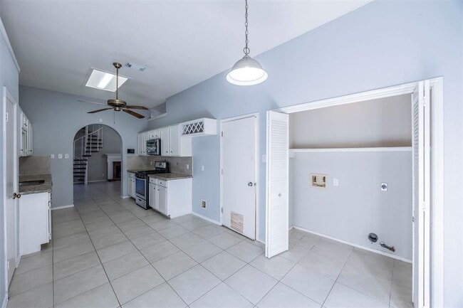 Building Photo - 9402 Calwood Cir