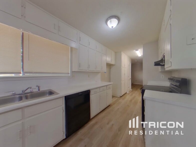 Building Photo - 4621 Cedar Brook Dr SE