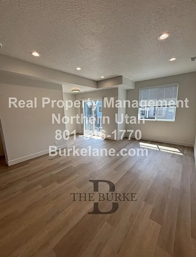 Building Photo - Newly Built 3 Bed 2.5 Bath Townhouse in Farmington