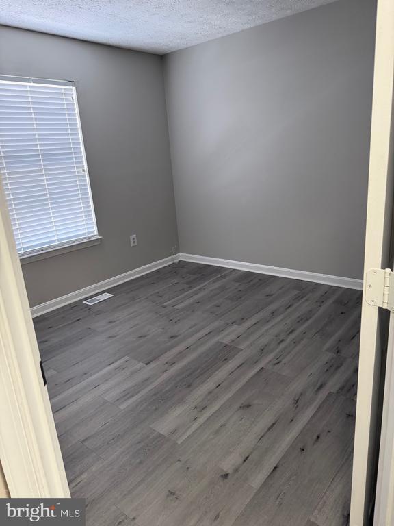 Building Photo - 405 Park Cove Dr