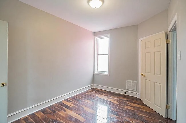 Building Photo - 6424 Carlton St