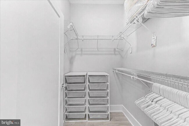 Building Photo - 537 Apple St