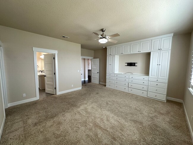 Building Photo - Gorgeous 4 Bedroom 2.5-Bath House in Tigar...