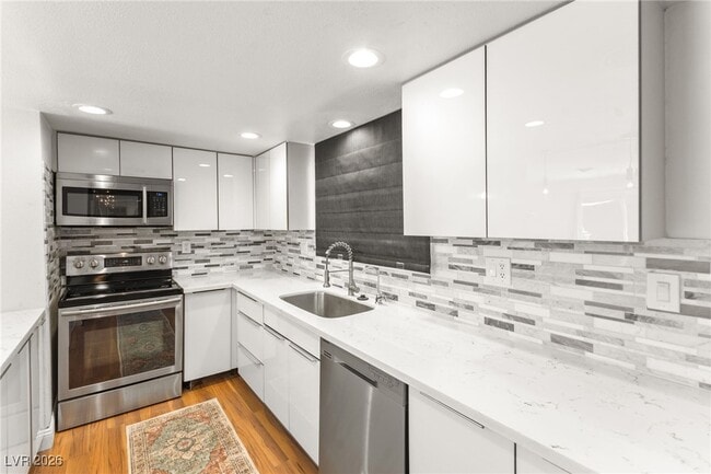 Building Photo - 1531 Commanche Dr