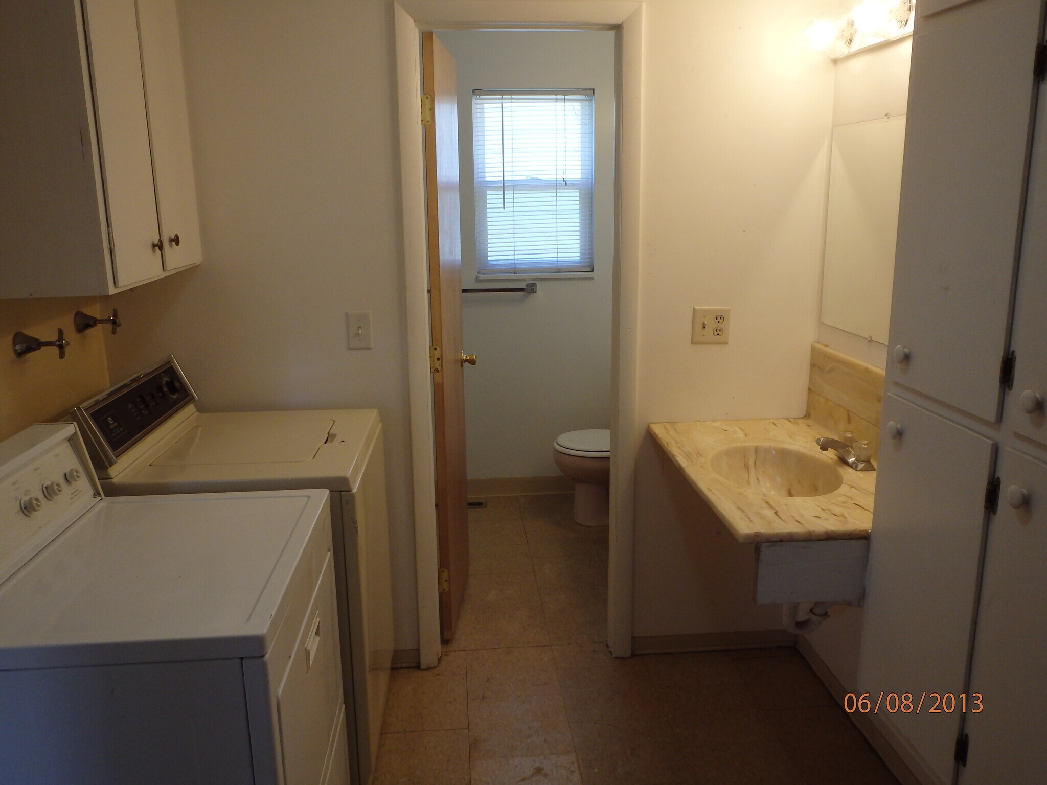 Building Photo - 605 W Lake St