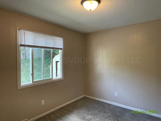 Building Photo - DARLING 3 BEDROOM SINGLE FAMILY HOME ON NE...