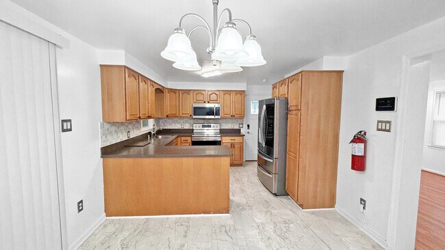 Building Photo - 2302 Old Fort Hills Dr