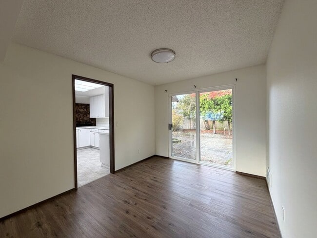 Building Photo - Olson