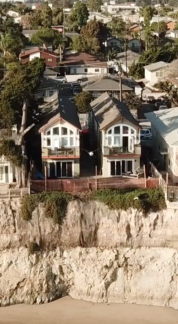 Building Photo - 6631 Del Playa Dr