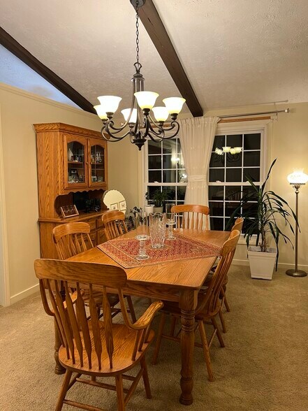 Building Photo - 210 Pinehurst Ln