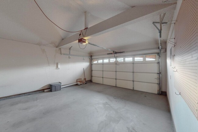 Building Photo - Charming 3 bedroom 2 bath home in Northeas...