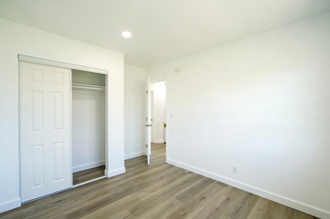 Building Photo - Dracaea Avenue