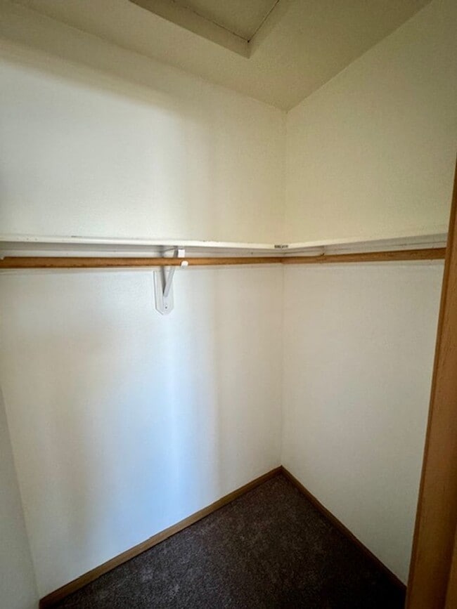 Building Photo - 3 Bedroom 1.5 Bathroom 4plex