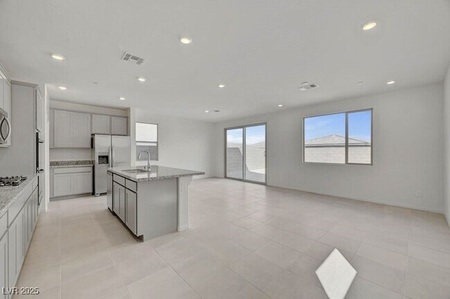 Building Photo - 1550 Rock Kestrel St