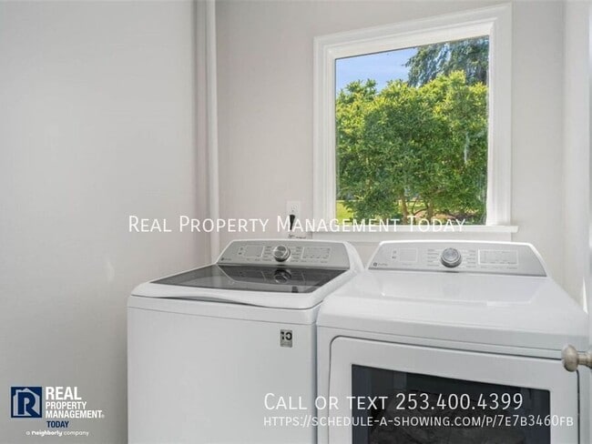 Building Photo - 5304 Hyada Blvd NE