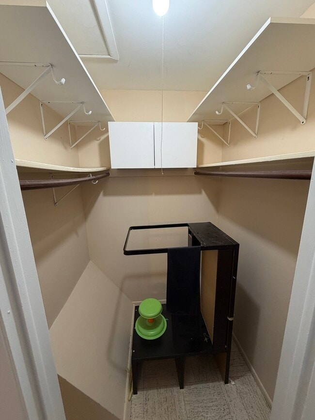 Building Photo - 1152 Cove Dr