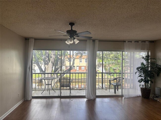 Building Photo - 9213 Tudor Dr
