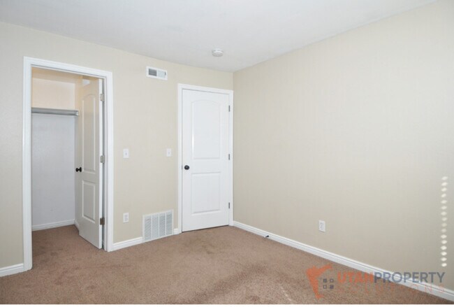 Building Photo - 5740 S 900 E