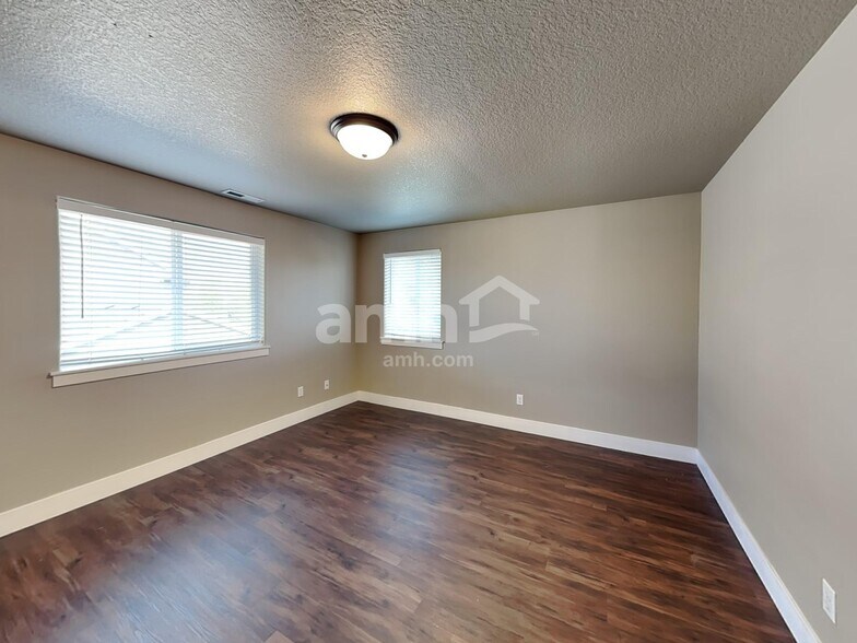 Building Photo - 440 Tulip Ave