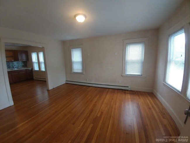 Primary Photo - 26 Hazelwood St