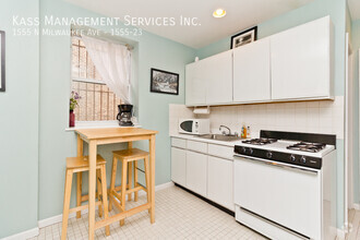 Building Photo - Wicker Park Studio - Charming and Cozy!