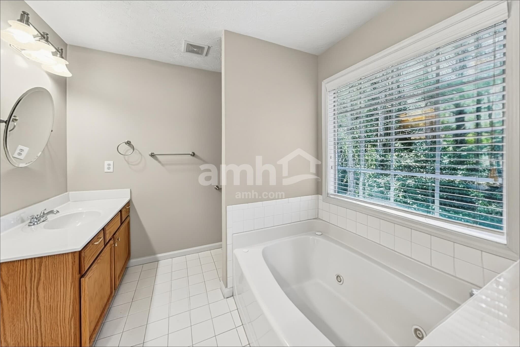 Building Photo - 834 Glen Abbey Dr