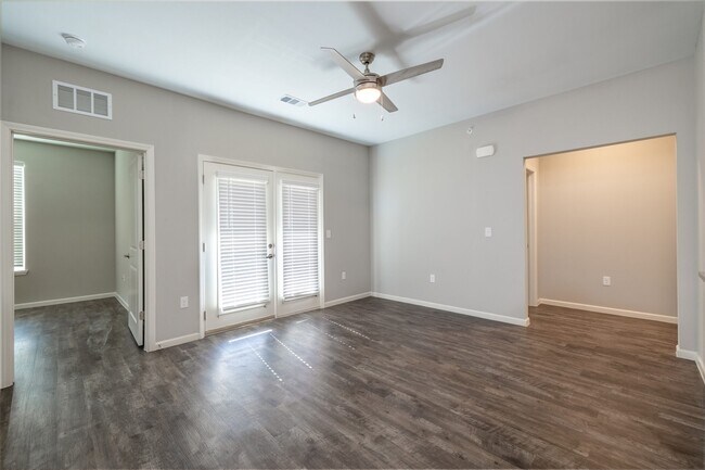 Building Photo - 823 N Ardenwood Dr