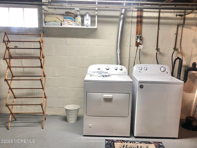 Building Photo - 1008 17th Ave