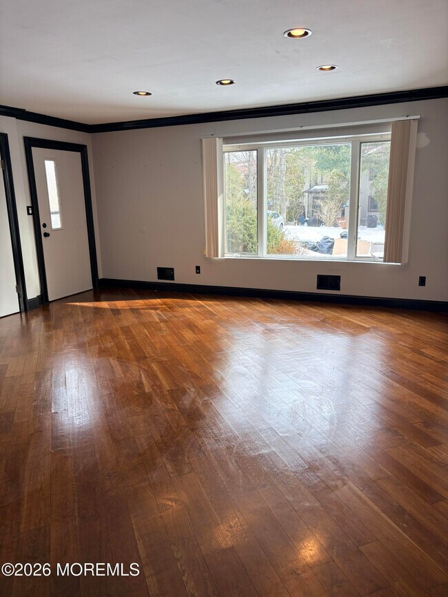 Building Photo - 210 Henderson Ct