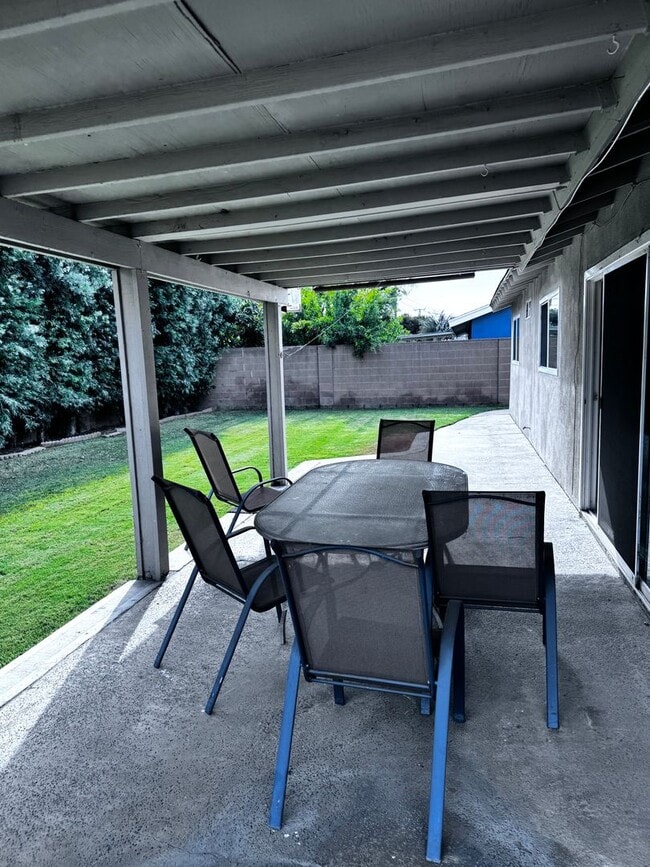 Building Photo - Beautiful 4 bed 2 baths house in a great a...