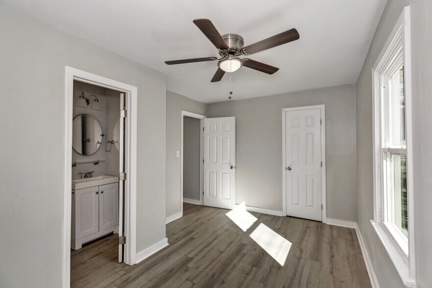 Building Photo - 2206 Walnut St SW