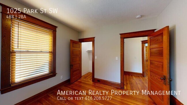 Building Photo - 1025 Park St SW