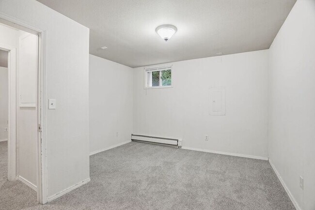 Building Photo - 508 E 19th Ave