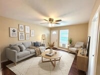 Building Photo - *MOVE IN SPECIAL* 2 Bedroom / 1 Bath Unit Near Lackland AFB!