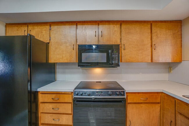 Building Photo - FOUR BEDROOM SPLIT LEVEL IN SALMON CREEK