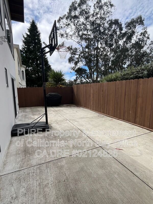 Building Photo - 305 Dellbrook Ave