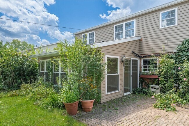 Building Photo - 7072 Cliffstone Dr
