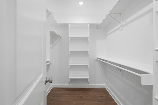 Building Photo - 1313 Valley Dr