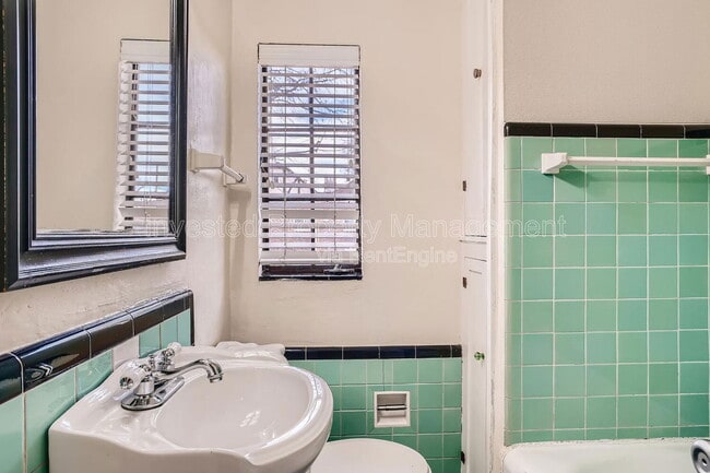 Building Photo - 2501 York St