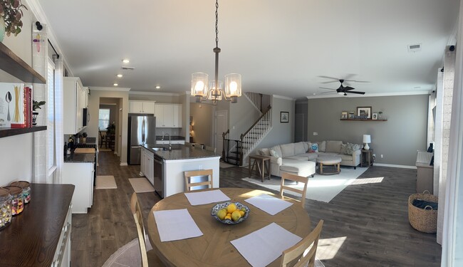 Building Photo - 135 Airy Dr
