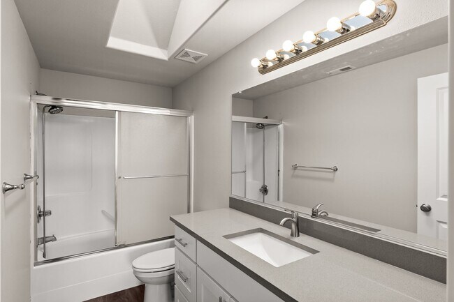 Building Photo - 5649 SE 83rd Ave