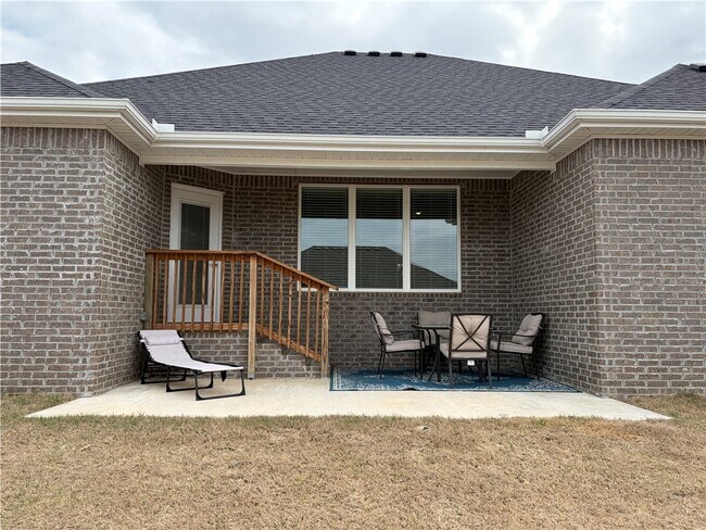 Building Photo - 2739 S Angels Rd